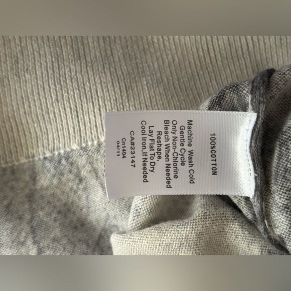 Cotton sweater, long sleeve with grey and cream Aztec or stone print. - Picture 4 of 7